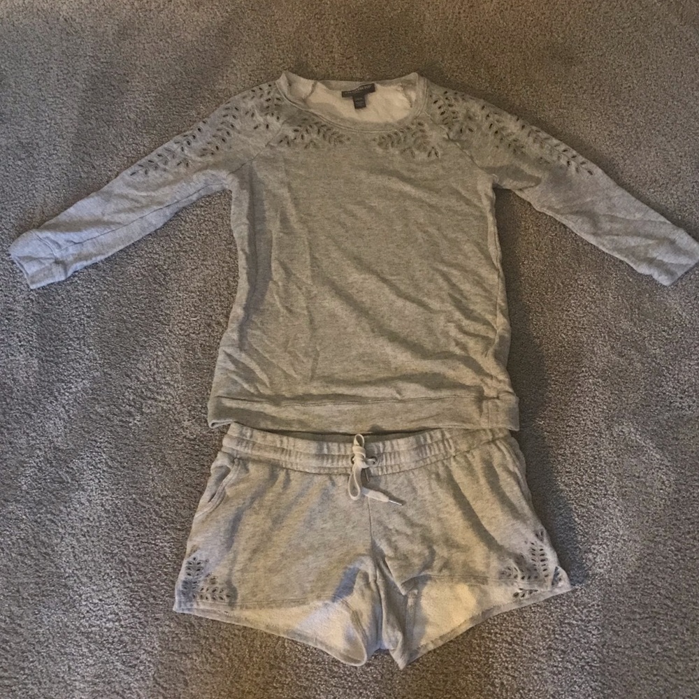 A Pea In A Pod Maternity Outfit